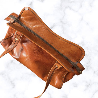 70s Dark Tan Leather Vintage Shoulder Bag. Stylish and Secure