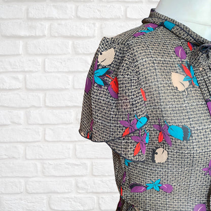 Vintage botanical print dress with flutter sleeves and pussy bow collar . Approx  U.K size 10-12