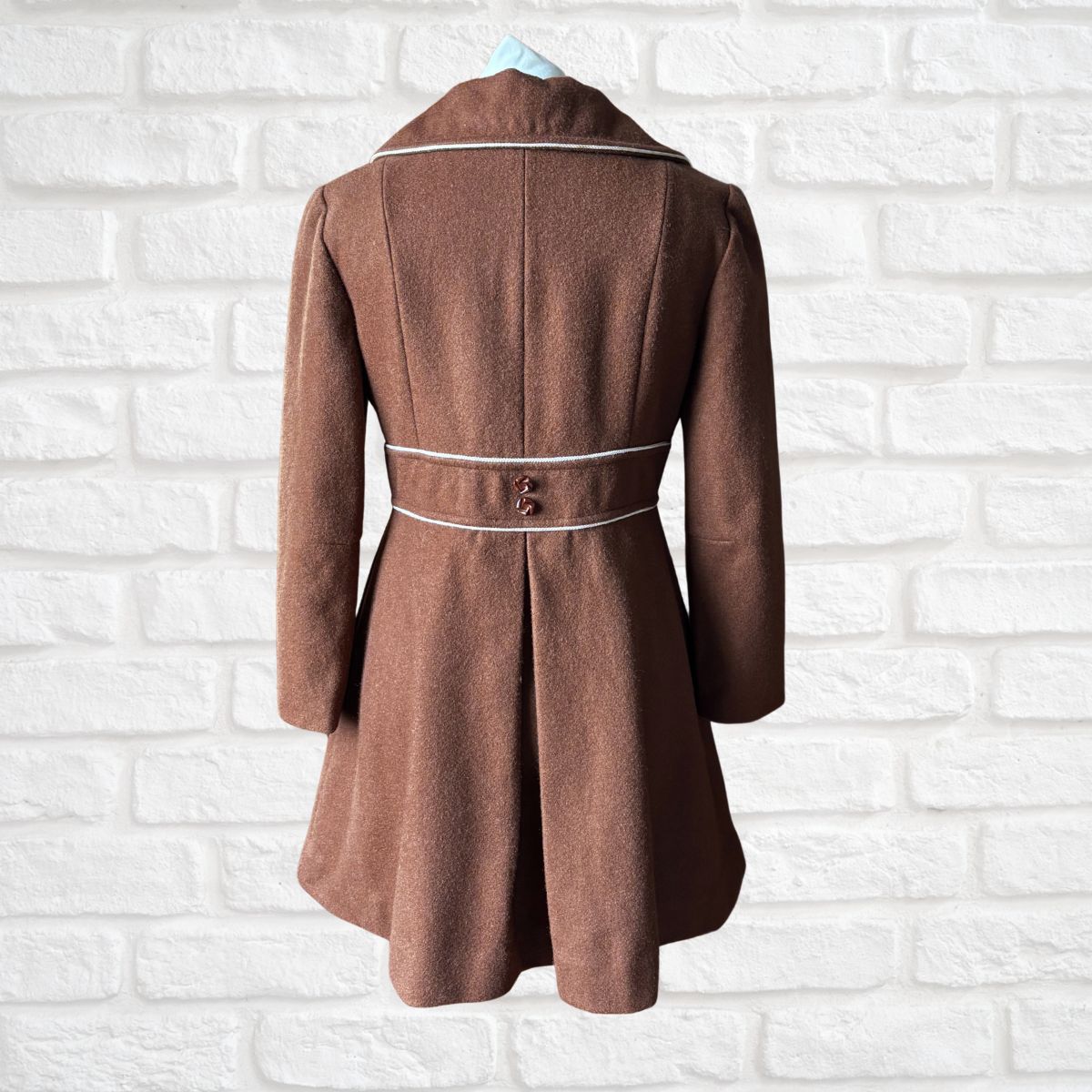 70s Vintage Brown Wool Lightweight Fit and Flare Coat. Approx UK size 8-10