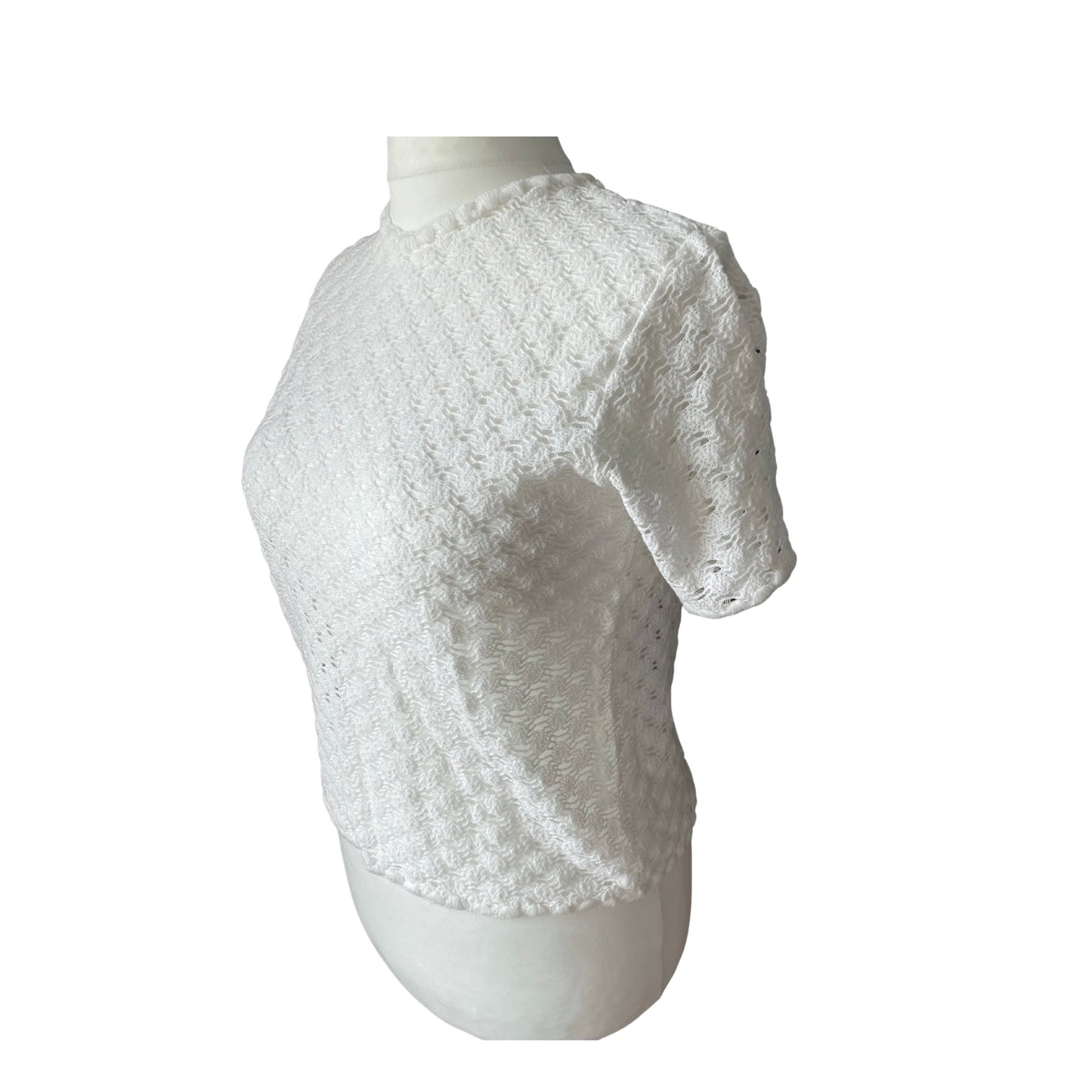 White open knit 60s short sleeved top/ round neck tee shirt  . Approx UK size 12-16