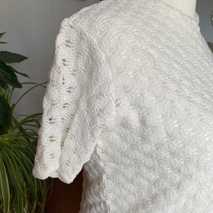 White open knit 60s short sleeved top/ round neck tee shirt  . Approx UK size 12-16