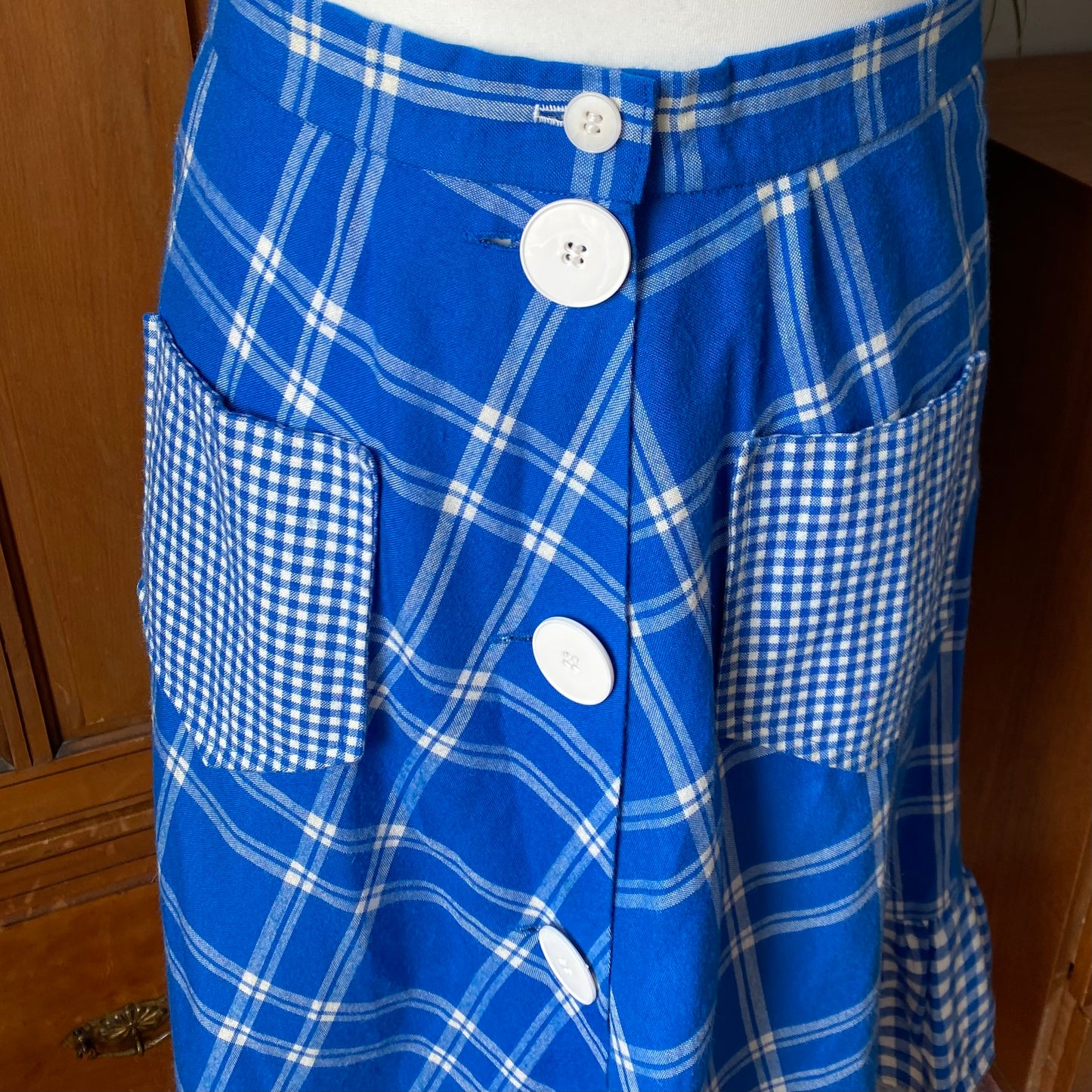 Vintage blue and white rockabilly style button down checked skirt. Approx UK size 18