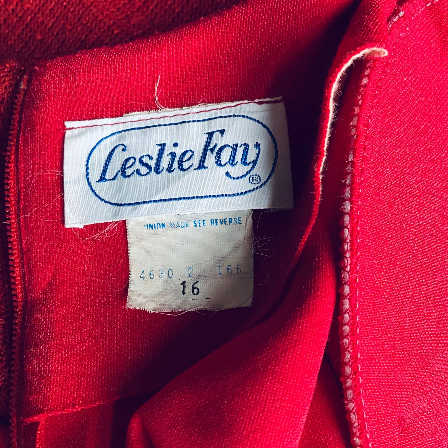 80s red jersey midi dress by Leslie Fay. Approx UK size 14-16