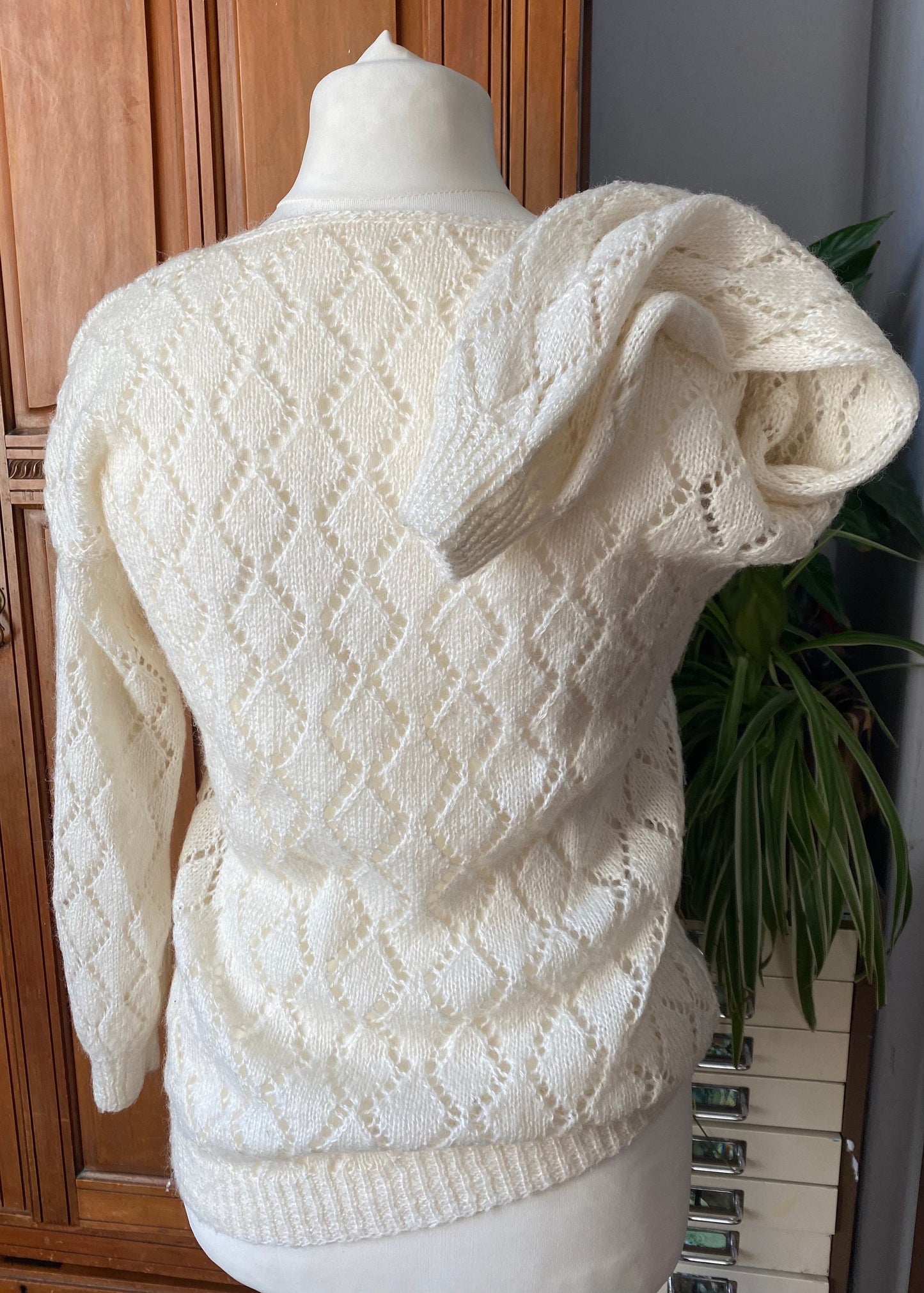 Vintage cream/ white jumper in an open knit diamond design . Approx U.K. size 10-12. Cute gift idea