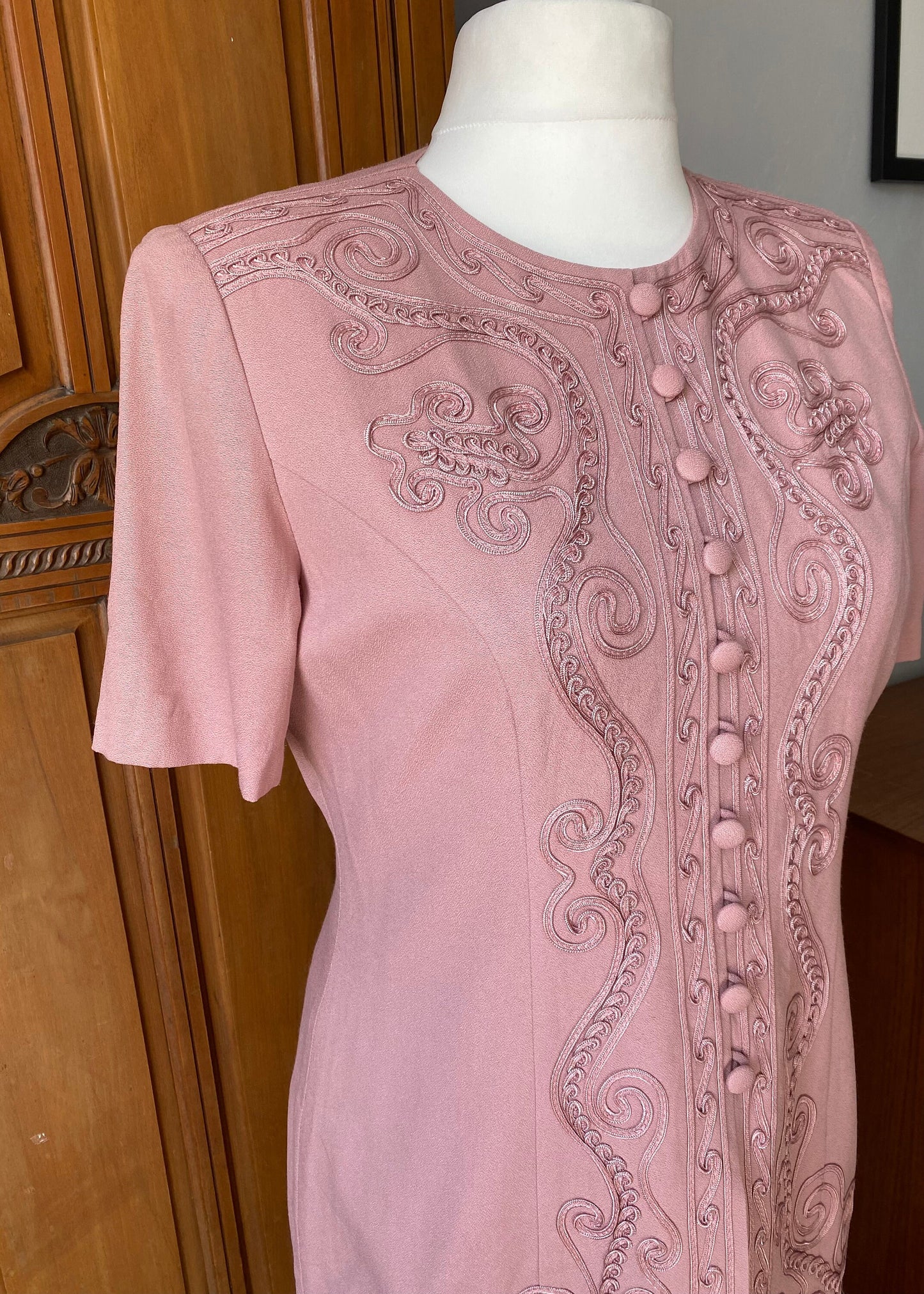 80s pink embroidered suit dress by Karin Stevens. Approx U. K. size  14-16