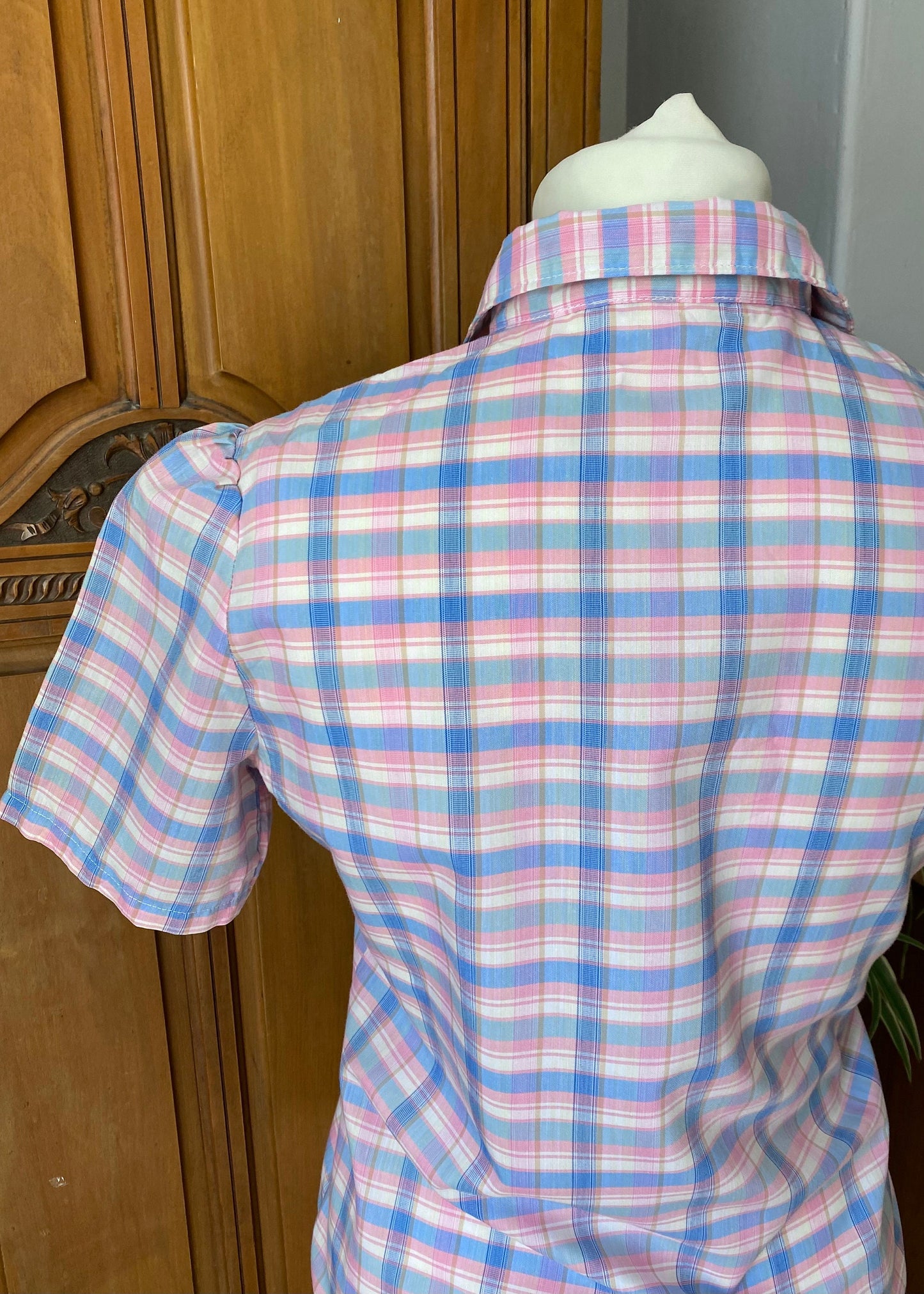 80s pink, white and blue checked blouse with Peter Pan collar. Approx U.K. size 12-14