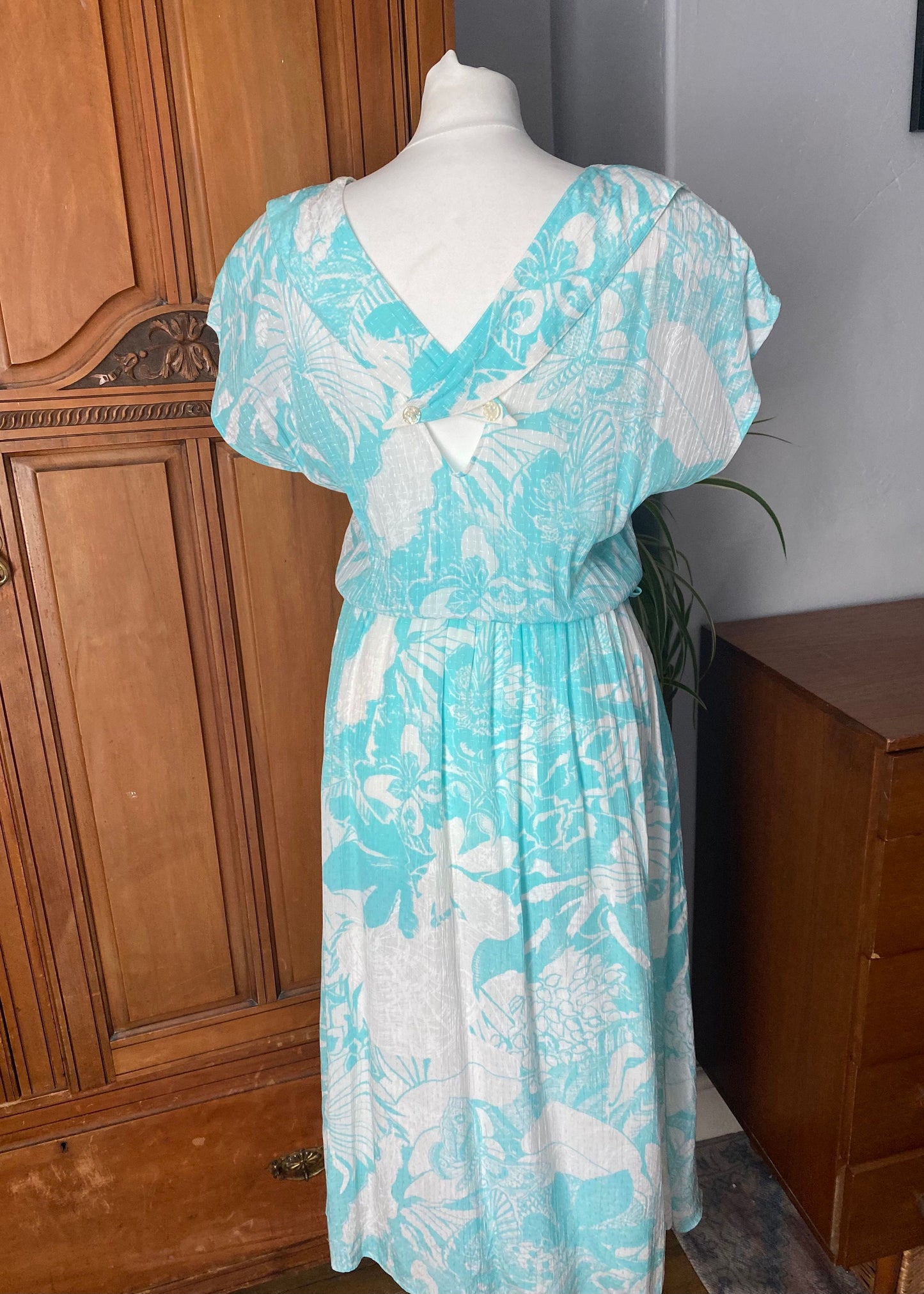 80s white and turquoise floral print Betty Barclay midi dress. Approx  U.K. size  12-14