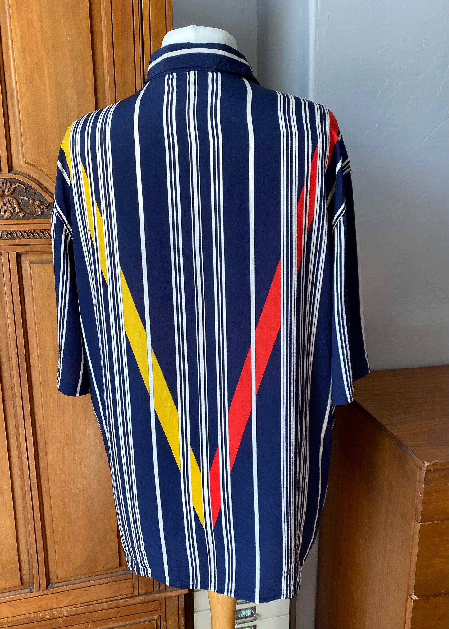 80s dark blue silk striped abstract patterned shirt. Approx UK size 16-22 (w) L-XL (m)
