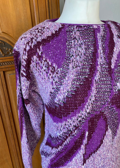 80s lilac and purple abstract print scoop neck jumper. Approx UK size 10-12