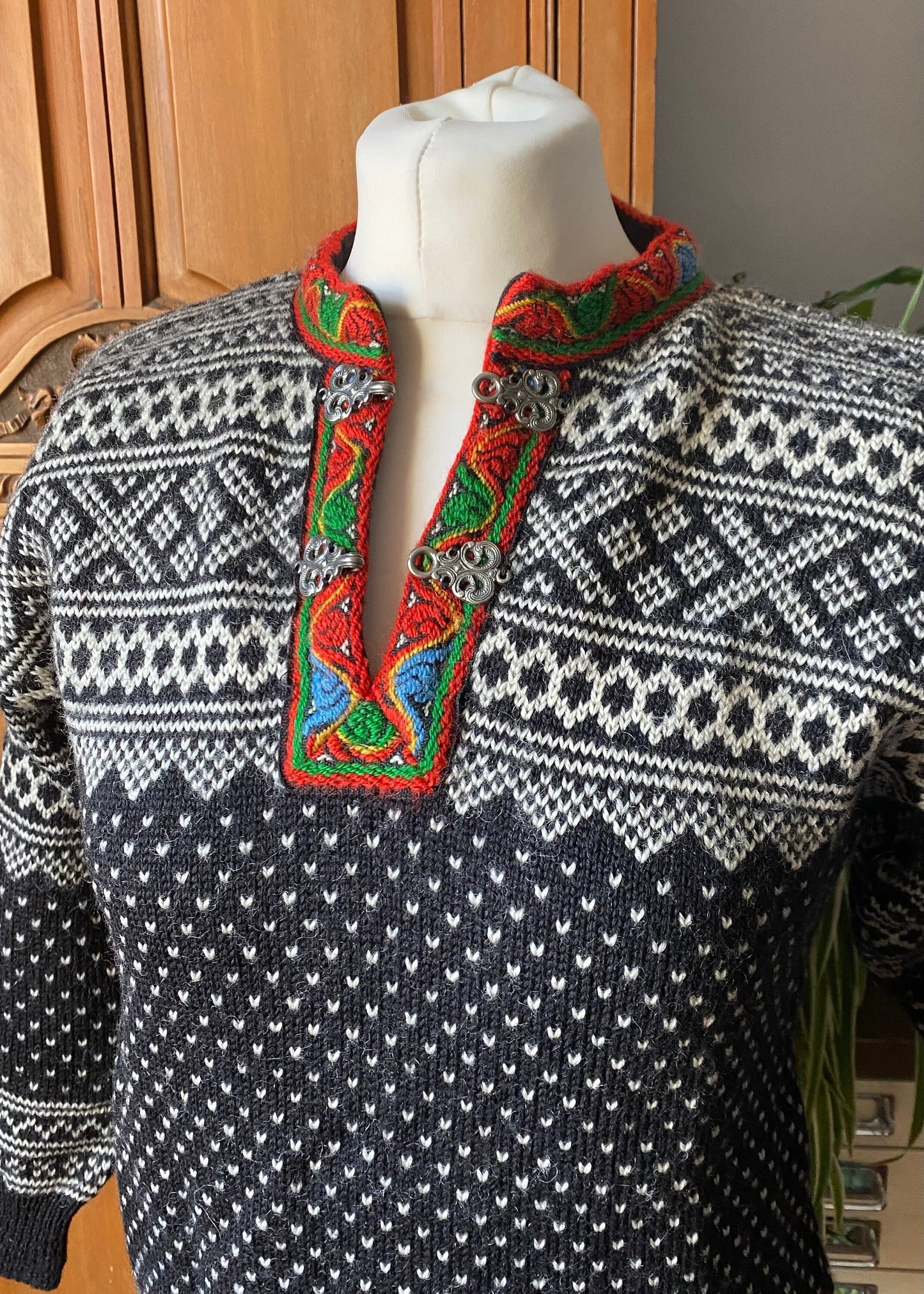 Vintage Nordic wool jumper  with embroidered, metal clasp neckline.with.App. U.K size 8-12